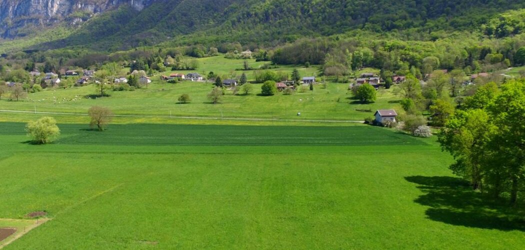 Programme immobilier neuf LES CARRÉS PRAIRIALS - Méry : Résidence T2–T4 avec espaces extérieurs et isolation RT2012 dans un cadre verdoyant (73420) - Référence : 1236