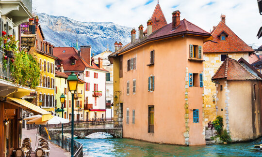 Vivre à Annecy : les avantages d'une ville au coeur des Alpes